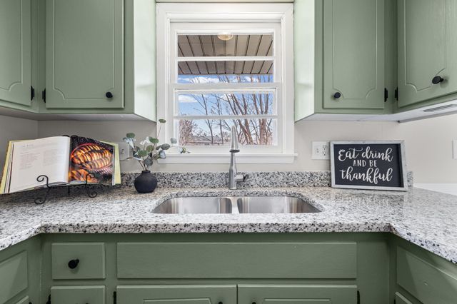 9117 31st Avenue N, New Hope, MN 55427