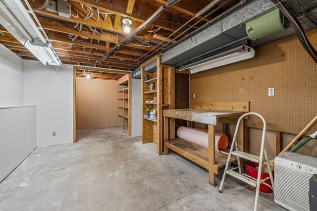 9117 31st Avenue N, New Hope, MN 55427