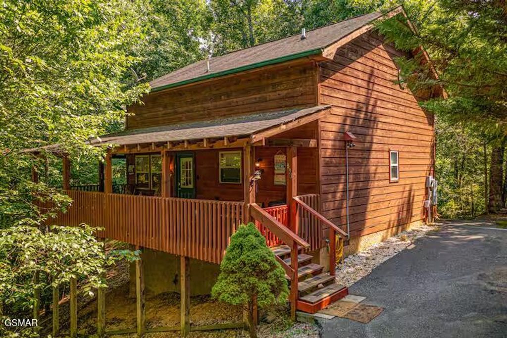 833 S New Era Road, Sevierville, TN 37862