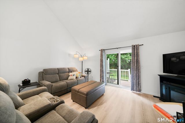 122 Oak Ridge Drive 122, Windsor Locks, CT 06096