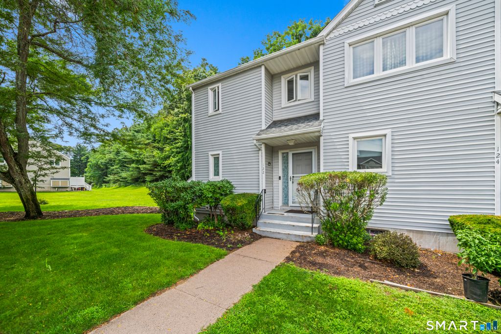 122 Oak Ridge Drive 122, Windsor Locks, CT 06096