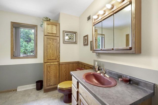 N8071 HATCH LAKE ROAD, Iola, WI 54945