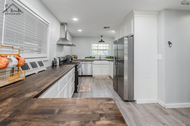 1008 W HIGHWAY ST, Iowa Park, TX 76367