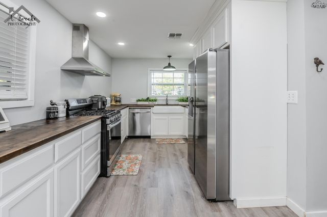 1008 W HIGHWAY ST, Iowa Park, TX 76367