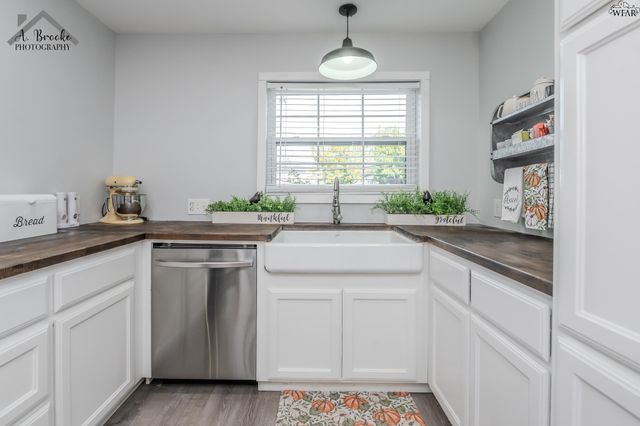 1008 W HIGHWAY ST, Iowa Park, TX 76367