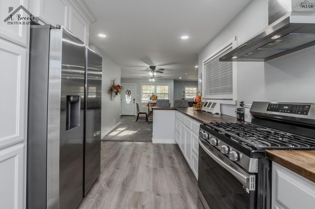 1008 W HIGHWAY ST, Iowa Park, TX 76367