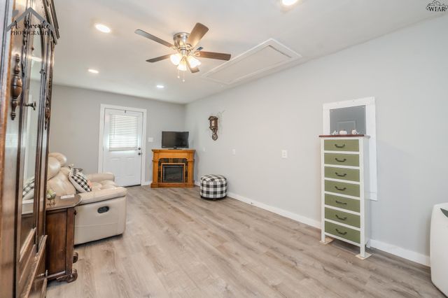 1008 W HIGHWAY ST, Iowa Park, TX 76367