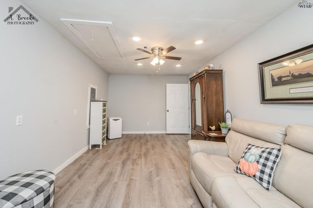 1008 W HIGHWAY ST, Iowa Park, TX 76367