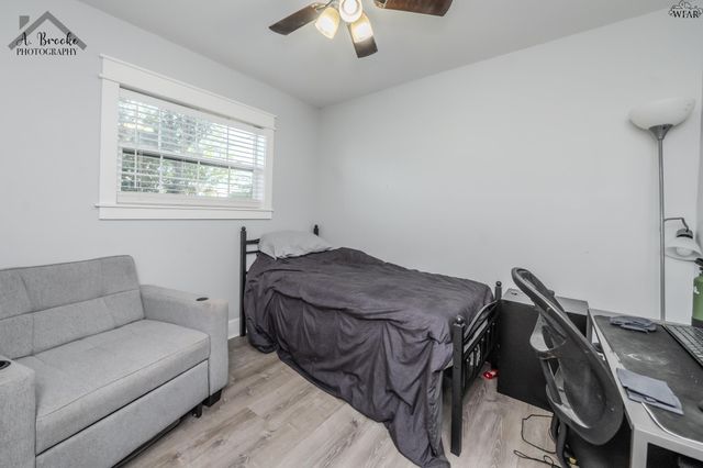 1008 W HIGHWAY ST, Iowa Park, TX 76367