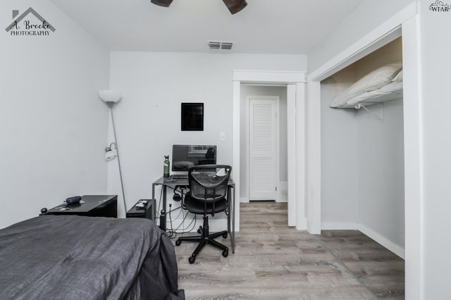 1008 W HIGHWAY ST, Iowa Park, TX 76367