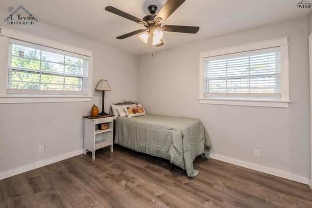 1008 W HIGHWAY ST, Iowa Park, TX 76367