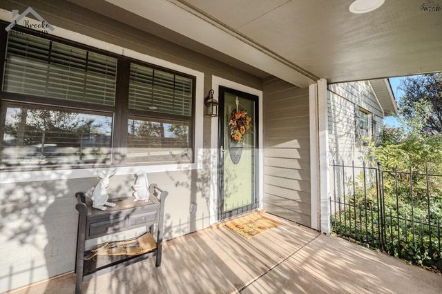 1008 W HIGHWAY ST, Iowa Park, TX 76367