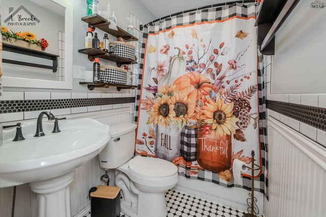 1008 W HIGHWAY ST, Iowa Park, TX 76367