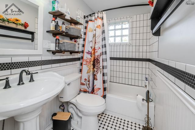 1008 W HIGHWAY ST, Iowa Park, TX 76367