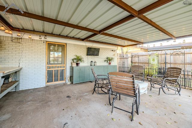 1008 W HIGHWAY ST, Iowa Park, TX 76367
