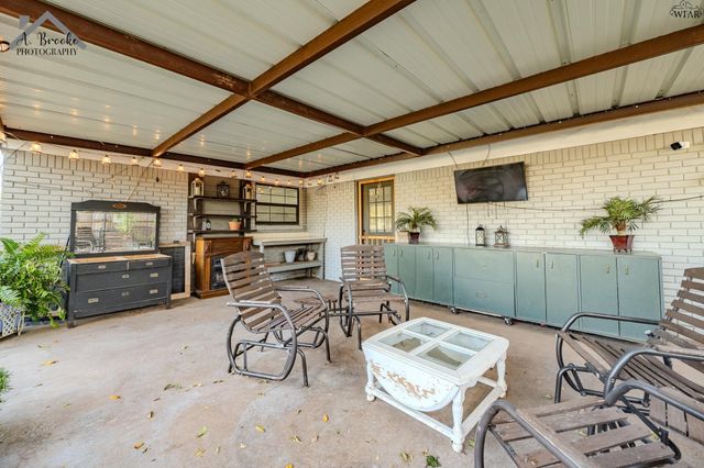 1008 W HIGHWAY ST, Iowa Park, TX 76367