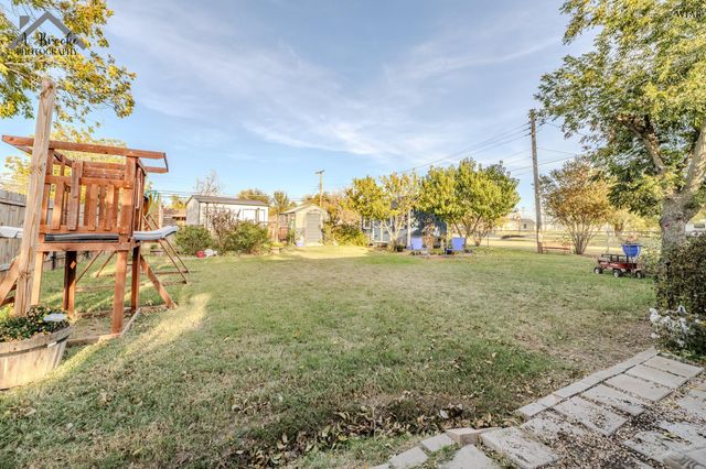 1008 W HIGHWAY ST, Iowa Park, TX 76367