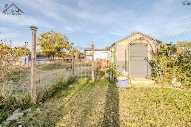 1008 W HIGHWAY ST, Iowa Park, TX 76367