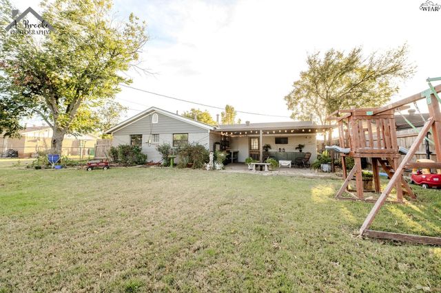 1008 W HIGHWAY ST, Iowa Park, TX 76367