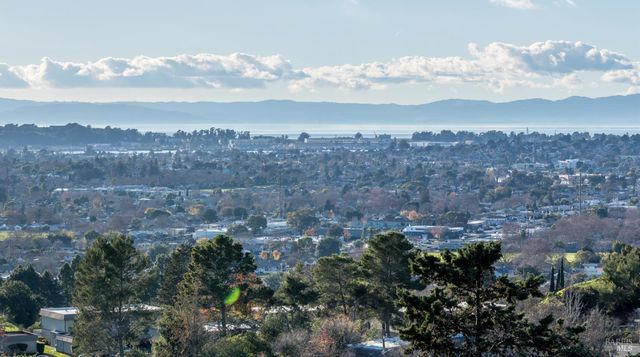 453 Knights Cir, Vallejo, CA 94591