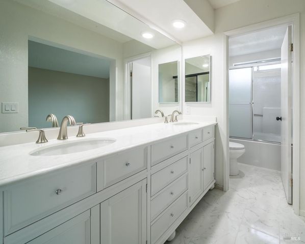 453 Knights Cir, Vallejo, CA 94591