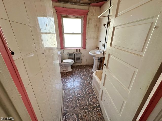 86 Hawthorne Ave, East Orange City, NJ 07018