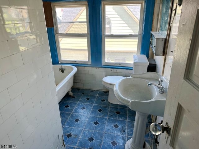 86 Hawthorne Ave, East Orange City, NJ 07018