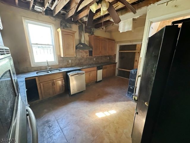 86 Hawthorne Ave, East Orange City, NJ 07018
