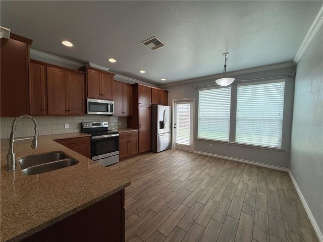 2223 Mangrove Dr, Portland, TX 78374