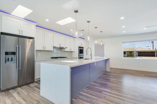 8224 E VIRGINIA Avenue, Scottsdale, AZ 85257