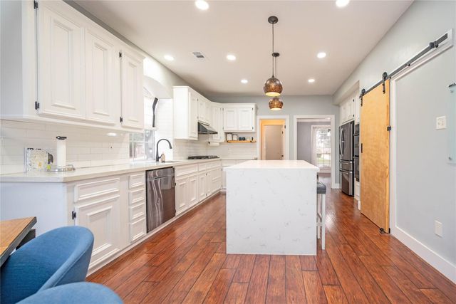 1904 Summer Reef Drive, League City, TX 77573