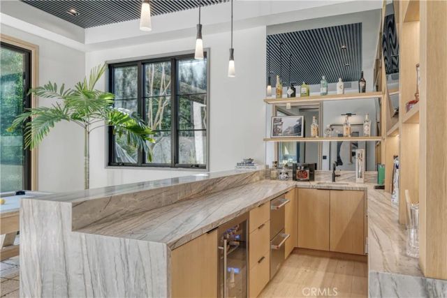 4050 Contera Road, Encino, CA 91436