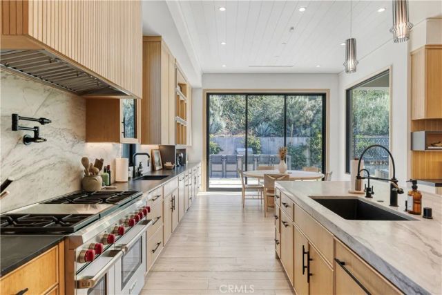 4050 Contera Road, Encino, CA 91436