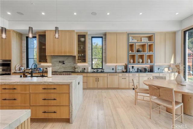 4050 Contera Road, Encino, CA 91436