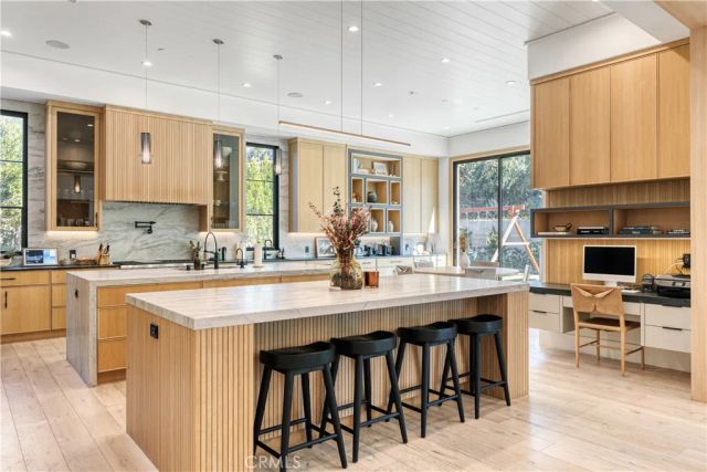 4050 Contera Road, Encino, CA 91436