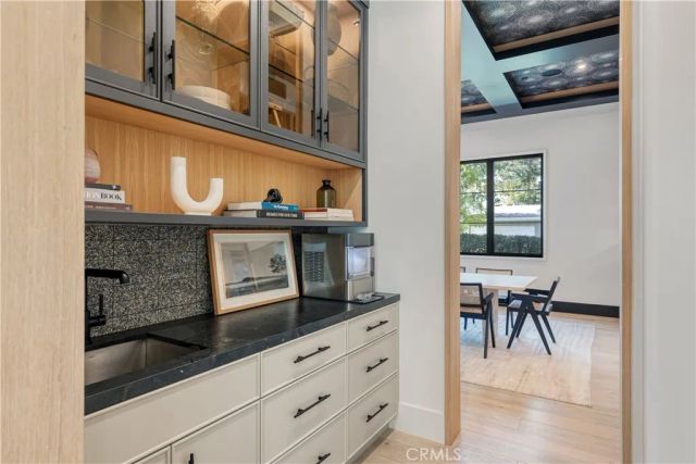 4050 Contera Road, Encino, CA 91436