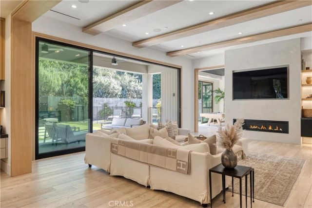 4050 Contera Road, Encino, CA 91436