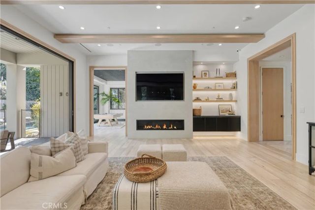 4050 Contera Road, Encino, CA 91436