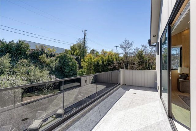 4050 Contera Road, Encino, CA 91436
