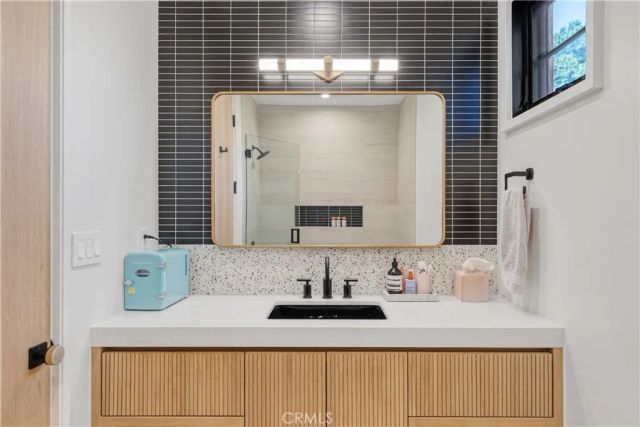 4050 Contera Road, Encino, CA 91436