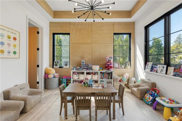 4050 Contera Road, Encino, CA 91436