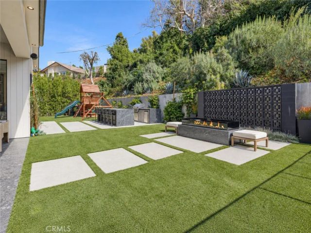 4050 Contera Road, Encino, CA 91436