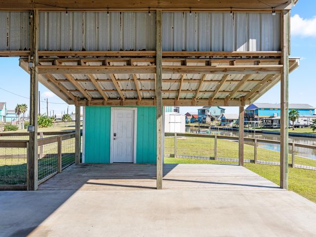 1226 County Road 202, Sargent, TX 77414