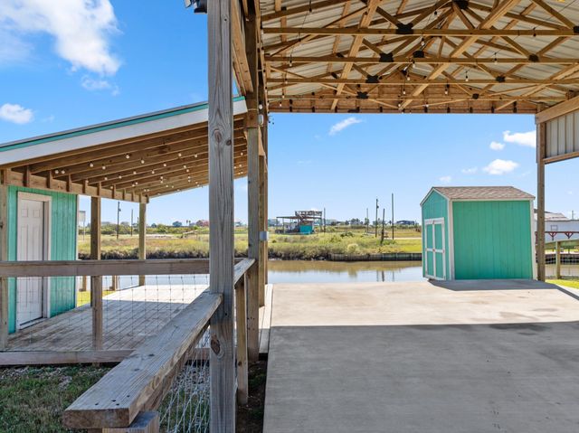 1226 County Road 202, Sargent, TX 77414