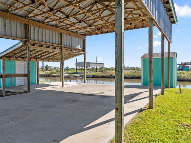 1226 County Road 202, Sargent, TX 77414