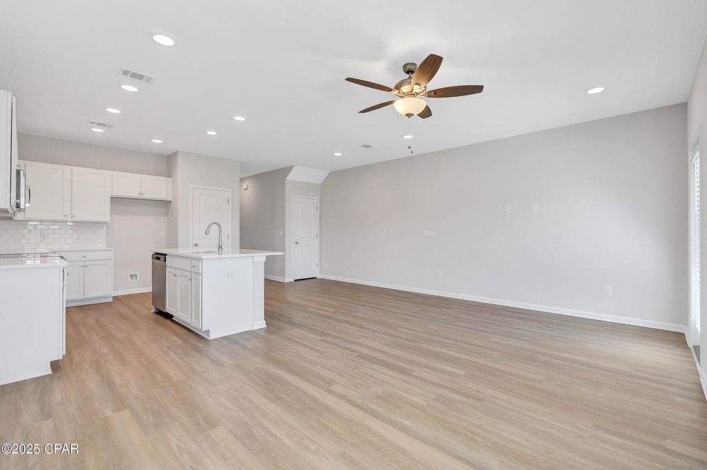 Image 7 of property listing at 7689 Grotto Lane 13, Panama City Beach, FL 32408