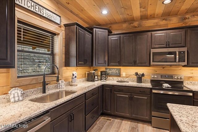 2759 Overholt Tr, Sevierville, TN 37862