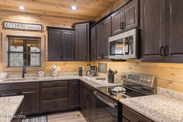 2759 Overholt Tr, Sevierville, TN 37862