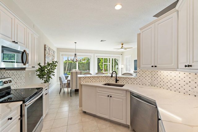 402 Resort Lane, Palm Beach Gardens, FL 33418