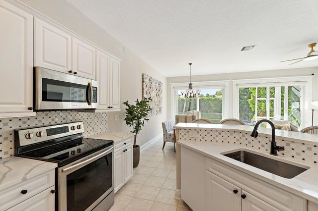 402 Resort Lane, Palm Beach Gardens, FL 33418